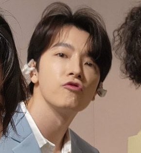 alylovesuju's tweet image. no one rly looks good doing duck faces but then you have Lee Donghae 😚