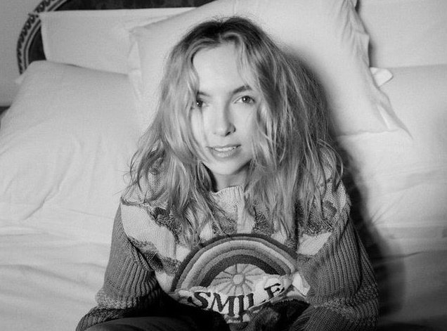 nothumanisafr0g's tweet photo. your camera roll if jodie comer is your girlfriend— a very wholesome thread; https://t.co/eLD3R8K3qS