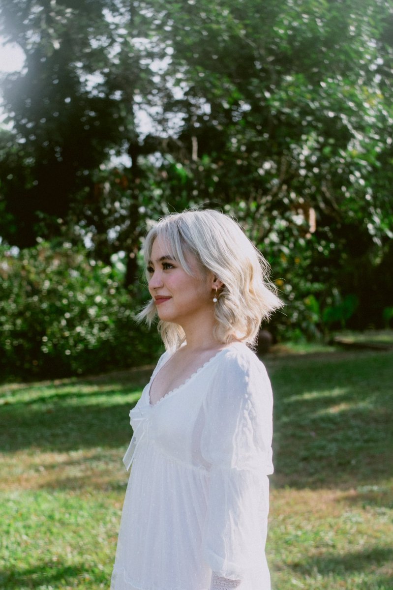WE ARE GUSHING OVER! 😍

LOOK: Kapamilya actress Sharlene San Pedro posted a photo of herself on Instagram sporting a new hair color. In the same post, the actress also teases what seemed to be a musical project.

📸: Sharlene San Pedro/Instagram/Twitter
