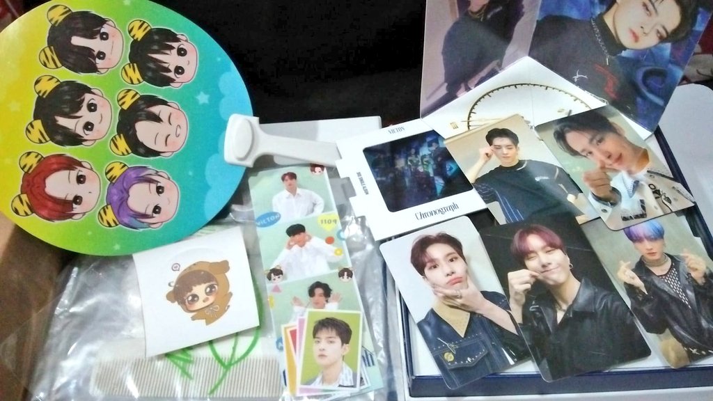yupimse's tweet photo. Thankyouuu so much kaaa @candyxtuft @goodsbysher @songpo_o albumnya sudah sampai dengan selamat 💙💛 https://t.co/nCkvwvCOzq
