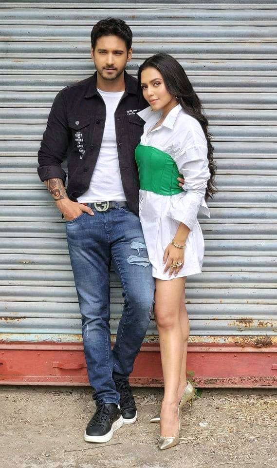 _____ratri_____'s tweet photo. #ROCKSTAR coming✨✨
.
.
@Yash_Dasgupta @NusraatFaria @shapla_media https://t.co/YmfFCmUMUb