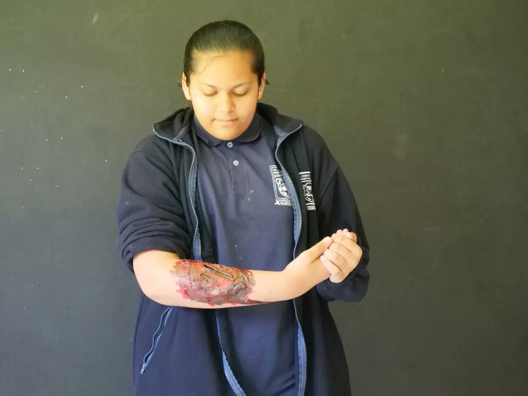 scistz's tweet photo. This week Year 8's learnt how to infuse make-up in 'Theatre of Cruelty' by Antonin Artuad, during their drama lesson.
They practised how to use home remedies to create wounds and scars using prosthetics to enhance their character's performance.
#dramalesson
#theatreofcruelty https://t.co/xS5VdvFh6y