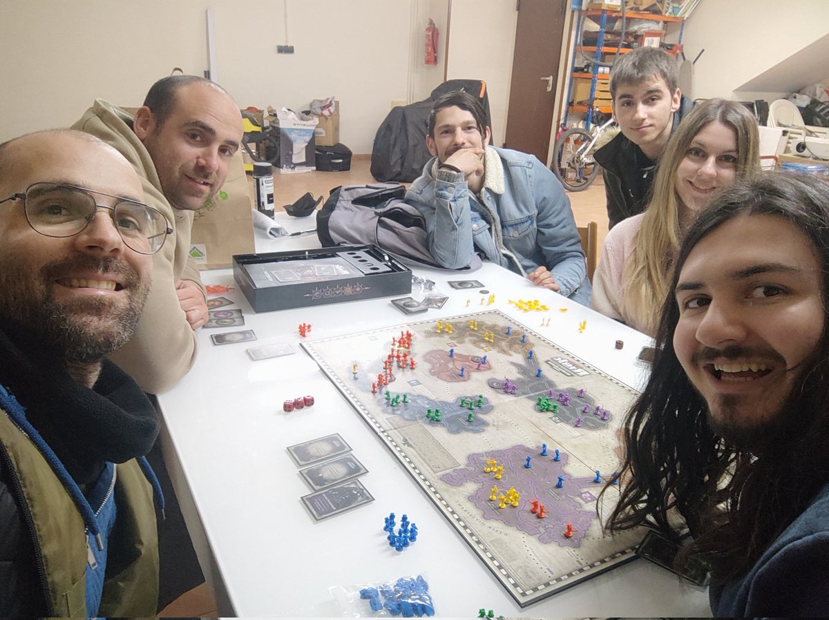 Dandole caña al Risk Warhammer 40.000 que, por cierto, esta brutal. <a href="/Michel_VGC/">Michel</a> (The winner!) <a href="/AnnaDuckRL/">AnnaDuck</a> <a href="/DaniMunueraGar/">DaMuGa</a> <a href="/PedroDuckx/">PedroDuck</a> <a href="/Spectronerx/">Gabriel Serrano</a>
<a href="/RedsGaming_ESP/">Reds Gaming E.C 🔴</a>
#GoReds