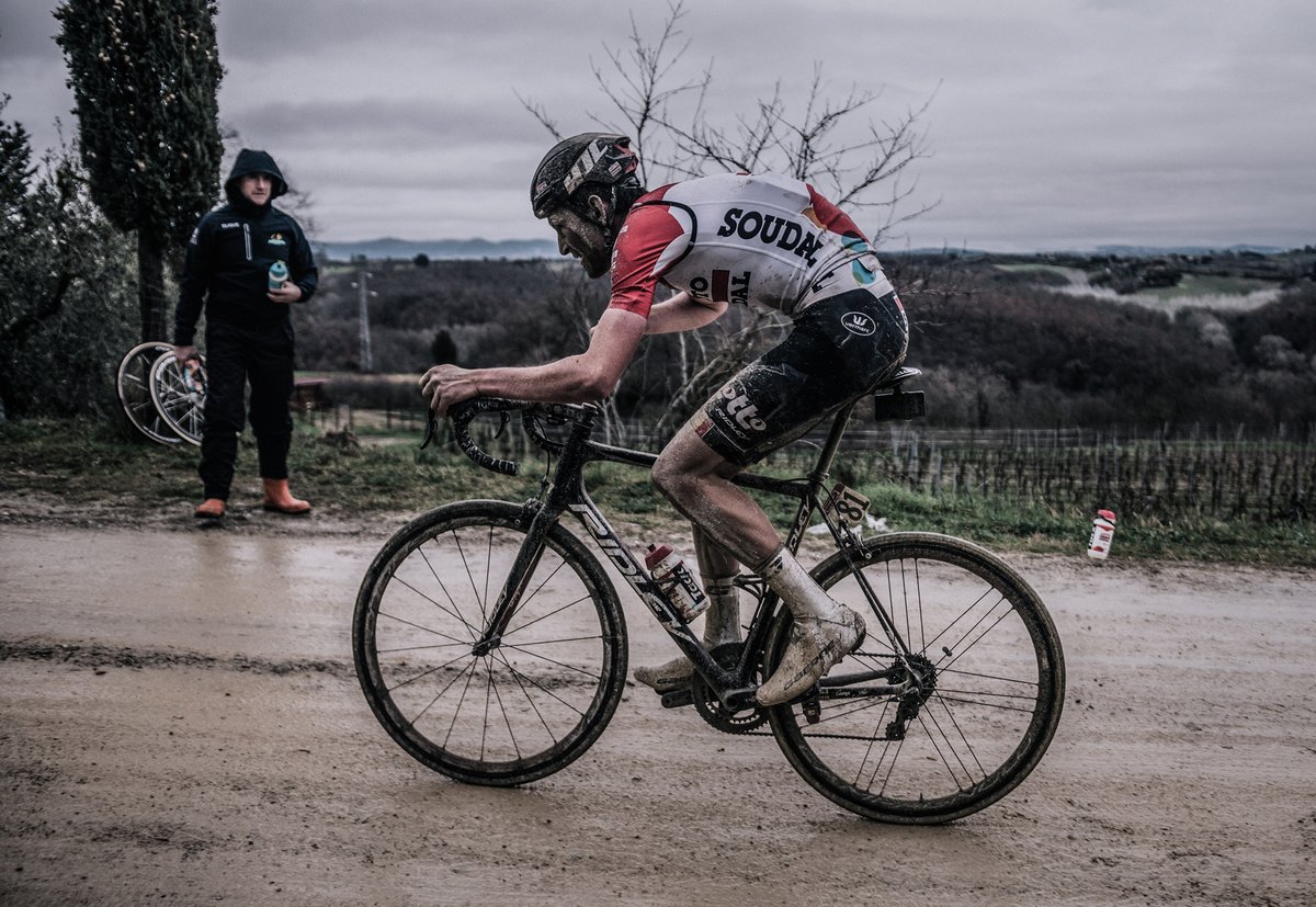 Strade Bianche has won the hearts of many cycling fans by bringing a mix of Flemish and Ardennes Classics in a beautiful setting. The famous white roads add a touch of adventure to what is already exciting racing!