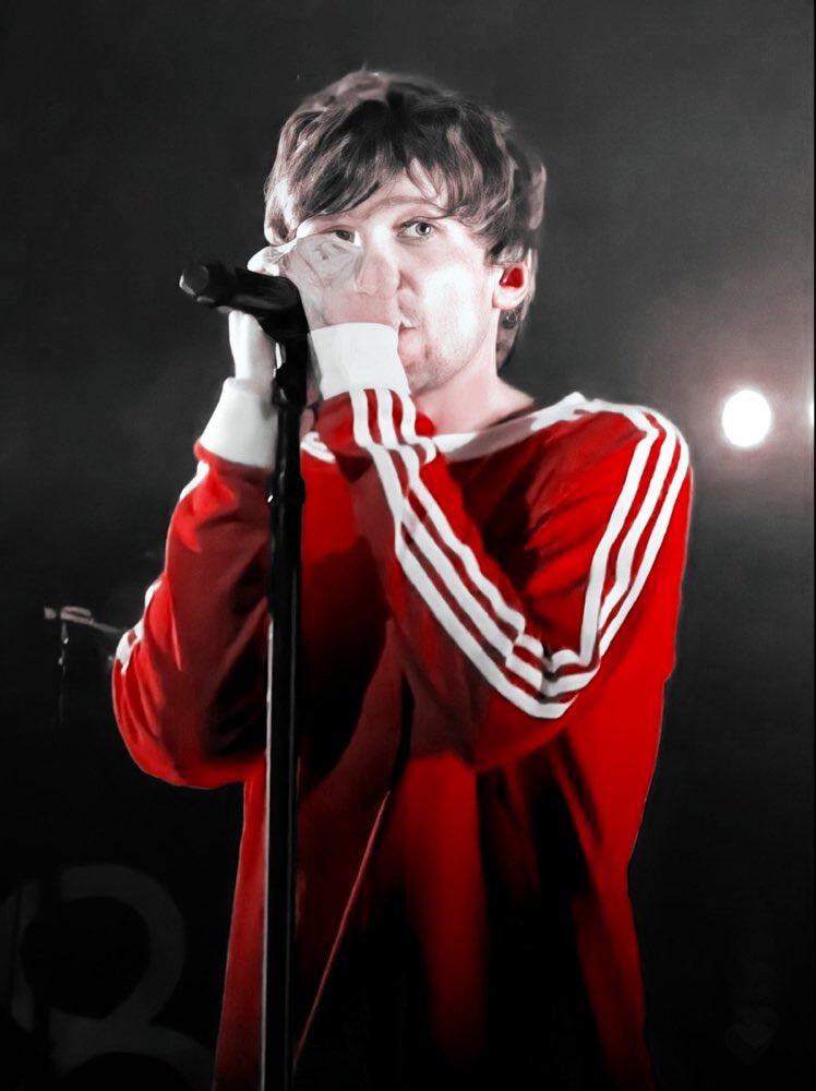 BestLTWT's tweet photo. 📸 | Louis last night in Portland. #LTWTPortlandNight1 

creds: @/wxlls_sunflower https://t.co/4b3rfDI36f
