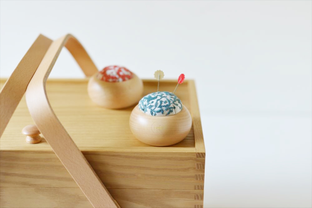 HOWorkshop's tweet photo. These pincushions feature the delicate embroidered panels by designer Rieko Oka. The patterns inspired by natural elements where she lives, use subtle, muted primary colours. She creates the patterns by hand, so the designs have an imperfect symmetry. 

#classiky #embroidery https://t.co/th4J3mDhOc