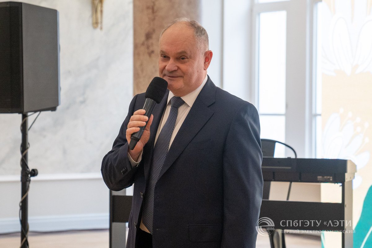 spbgetu's tweet photo. В холле 3-го этажа 3-го корпуса университета открылась традиционная фотовыставка «Женский портрет ЛЭТИ», приуроченная к 8 марта. На ней представлены фотографии 13 преподавательниц, сотрудниц администрации и творческих профессий – очаровательных, строгих, веселых и талантливых. https://t.co/hcNvbTNMUC
