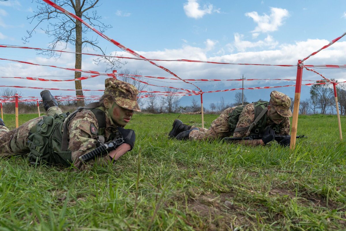 Esercito's tweet photo. Gli allievi del 234° corso della Scuola Militare “Nunziatella”, in occasione della campagna tattica invernale, si addestrano presso l’area addestrativa del Comprensorio di #Persano (SA).
#EsercitodegliItaliani #noicisiamosempre #alserviziodelPaese https://t.co/3dp62XJexK