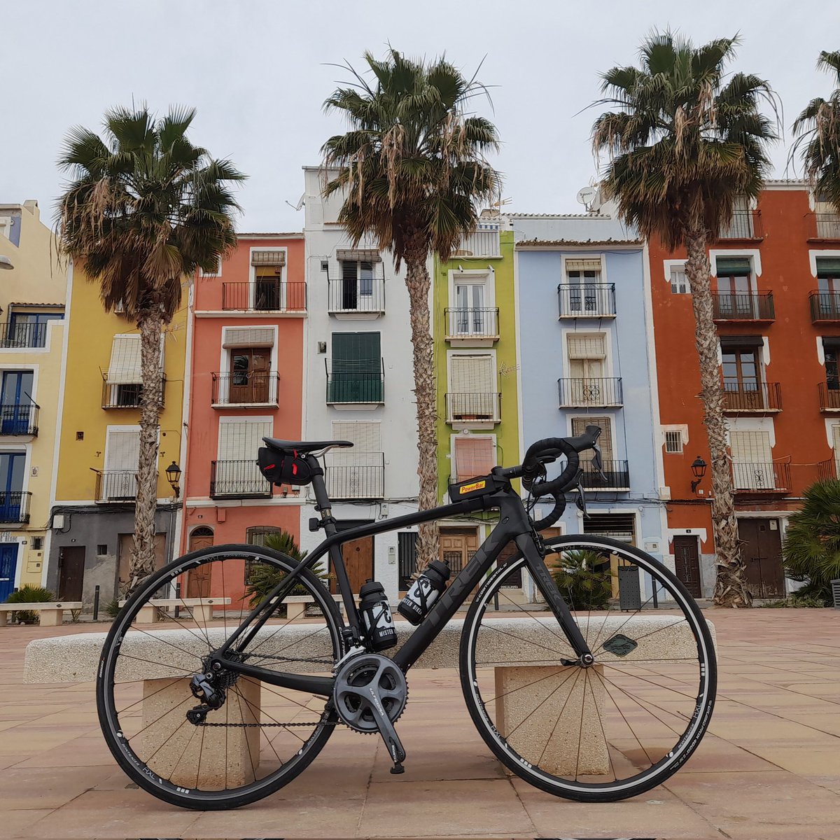 condoscascos's tweet photo. "En estos días tan grises.. un poco de color no va mal."
🟡🔵🟡🔵🟡🔵🟡🔵🟡🔵🟡🔵🟡🔵
#cyclinglife #cyclingdaily #cyclingaddict #cyclingfriendly #cyclingphotography #cyclingpassion #cyclingdreams https://t.co/KWOfTqp7Jc