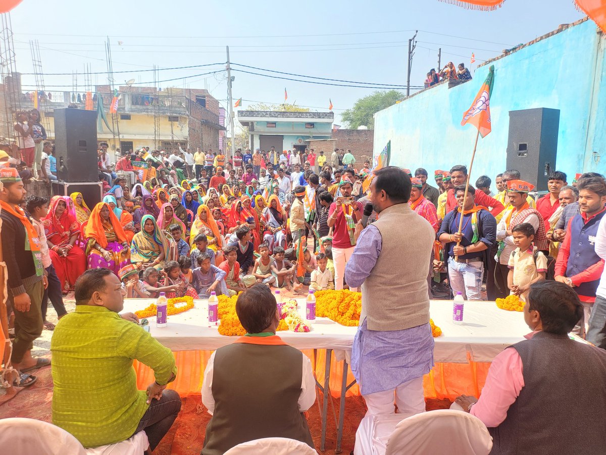 MpDrBholaSingh's tweet image. आज जनपद #चंदौली की विधानसभा #प.दीनदयाल उपाध्याय नगर मे #भाजपा प्रत्याशी श्री रमेश जयशवाल जी के पक्ष मे जनसंवाद कर भारी मतो से विजयी बनाकर प्रदेश मे भाजपा सरकार बनाने की अपील की ।  #मोदीमय_पूर्वांचल #पूर्वांचल_में_कमल #DrBholaMP