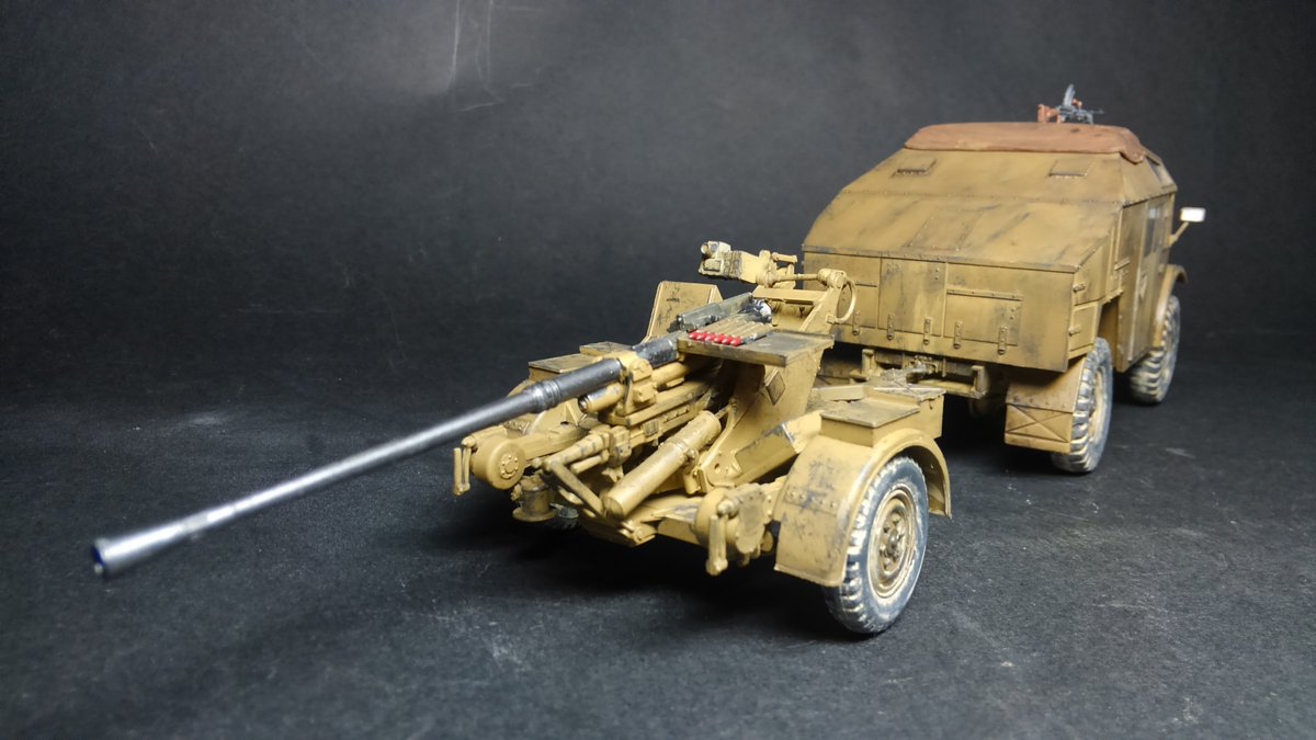 ManBouMokei's tweet photo. タミヤ 1/35 クォードガントラクター & Finemolds 1/35 3.7cm対空砲37型 完成しました。
元々は25ポンド砲等を引っ張るヤツですが、家になかったもんで余ってたドイツの対空砲を引っ張ってもらいました。
#タミヤ #finemodel #翻車魚模型 #プラモデル https://t.co/a5Pb0koOCq