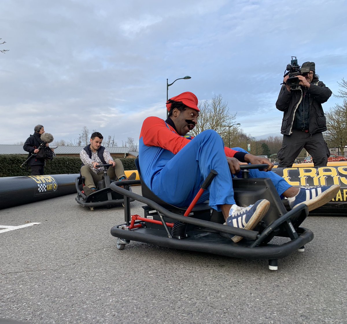 Quelques images du tournage de <a href="/F3Picardie/">France 3 Picardie</a> avec <a href="/KAMINIlevrai/">Kamini</a> pour valoriser les entreprises locales <a href="/AggloStQuentin/">Agglo du Saint-Quentinois</a> <a href="/a_saint_quentin/">Saint-Quentin</a> 👀 cc <a href="/MacarezF/">Frédérique Macarez</a> <a href="/JulienDive/">Julien DIVE</a> <a href="/xavierbertrand/">Xavier Bertrand</a>