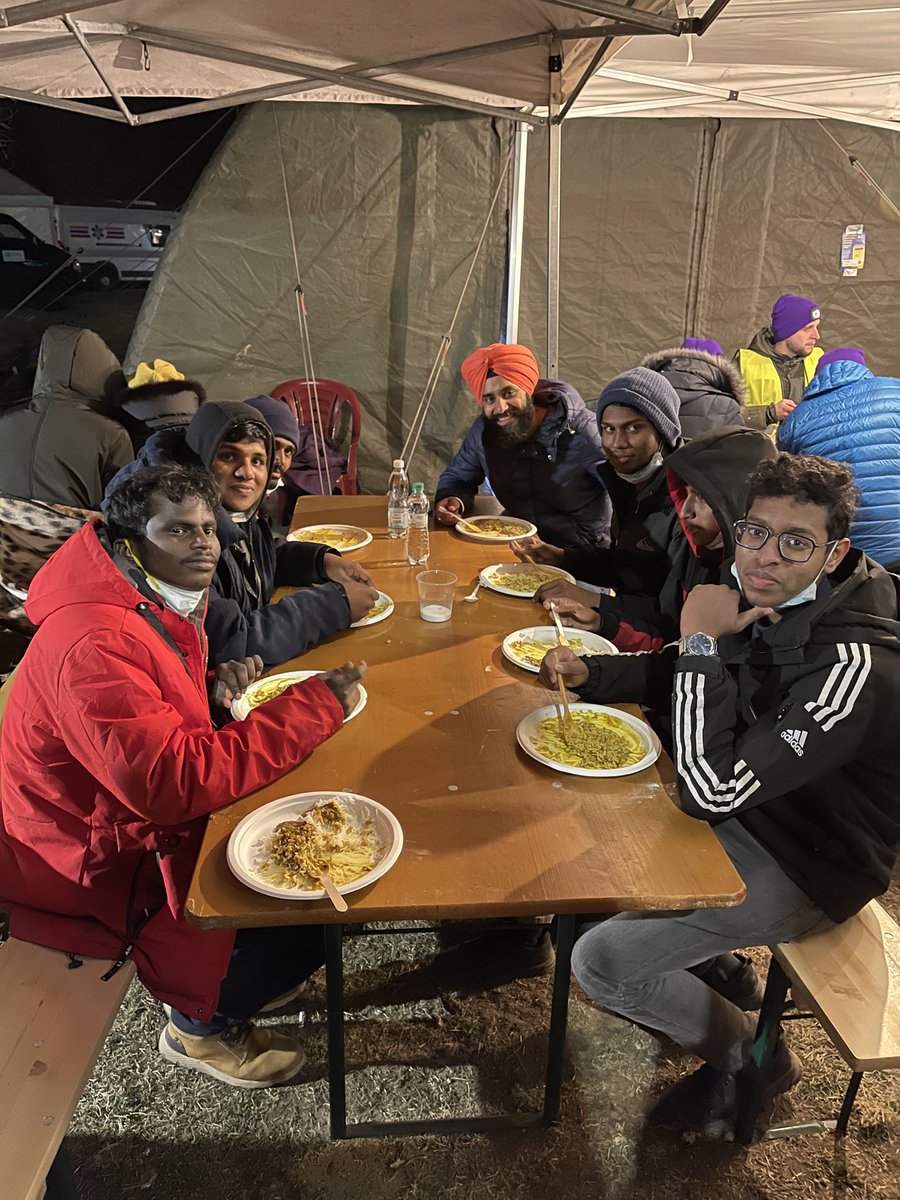 ropemasterraj's tweet photo. Langar with #indianstudents 
after crossing Ukraine Slovakia border
We are happy they are now safe
#Ukraine #StandWithUkraine https://t.co/66jNKfWwb9