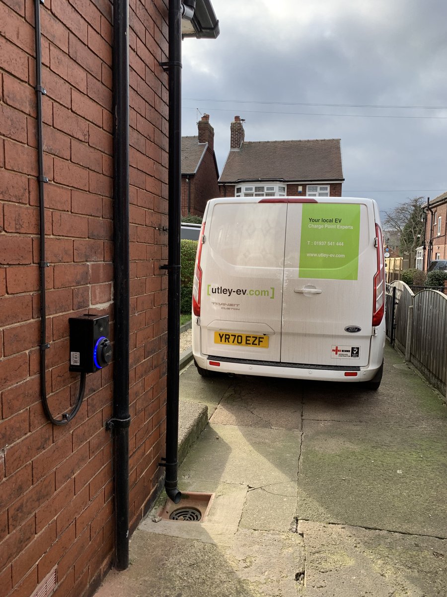 utley_ev's tweet photo. The Sync EV charge point. Available in socketed or tethered. A straight forward no nonsense discreet smart charging!!

Halo LED dimmable from the @syncev_uk phone app 😁 💡 
 
#evchargepoint #installers #yorkshire https://t.co/2dvpGUPxbM