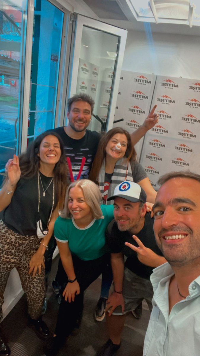 Somos #ModoSábado acá por <a href="/radiomitrecba/">Radio Mitre Córdoba</a> con la lluvia de compañera pero sin inundaciones! Bautismo de lujo!!