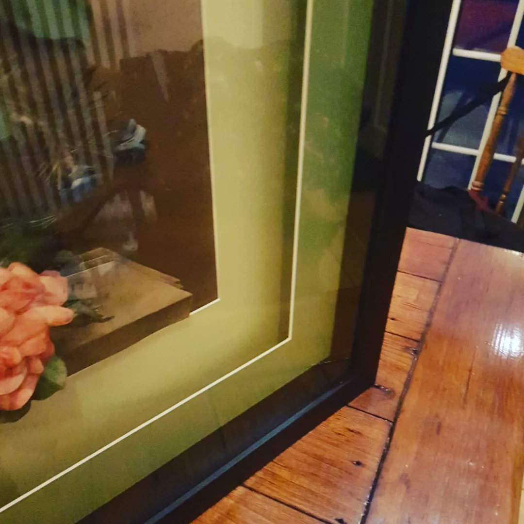 Getthepicture4's tweet photo. Interesting job! Large decoupage picture, clients wanted 2nd mount inserted 1/2 way up the deep frame. I cut the spacer lengthwise, sanded &amp; repainted the edges &amp; fitted 2nd mount in the middle
#glasgowframer #pictureframers #northlanarkshire #eastdunbartonshire #framingart https://t.co/ePjf8QPbVJ