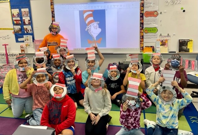 PearlandISD's tweet image. Oh, the places they&apos;ll go! Lawhon students and staff celebrated Read Across America week by participating in fun, themed activities and dressing up as several Dr. Seuss books. #WeAreKnowledgeable #WeArePearlandISD