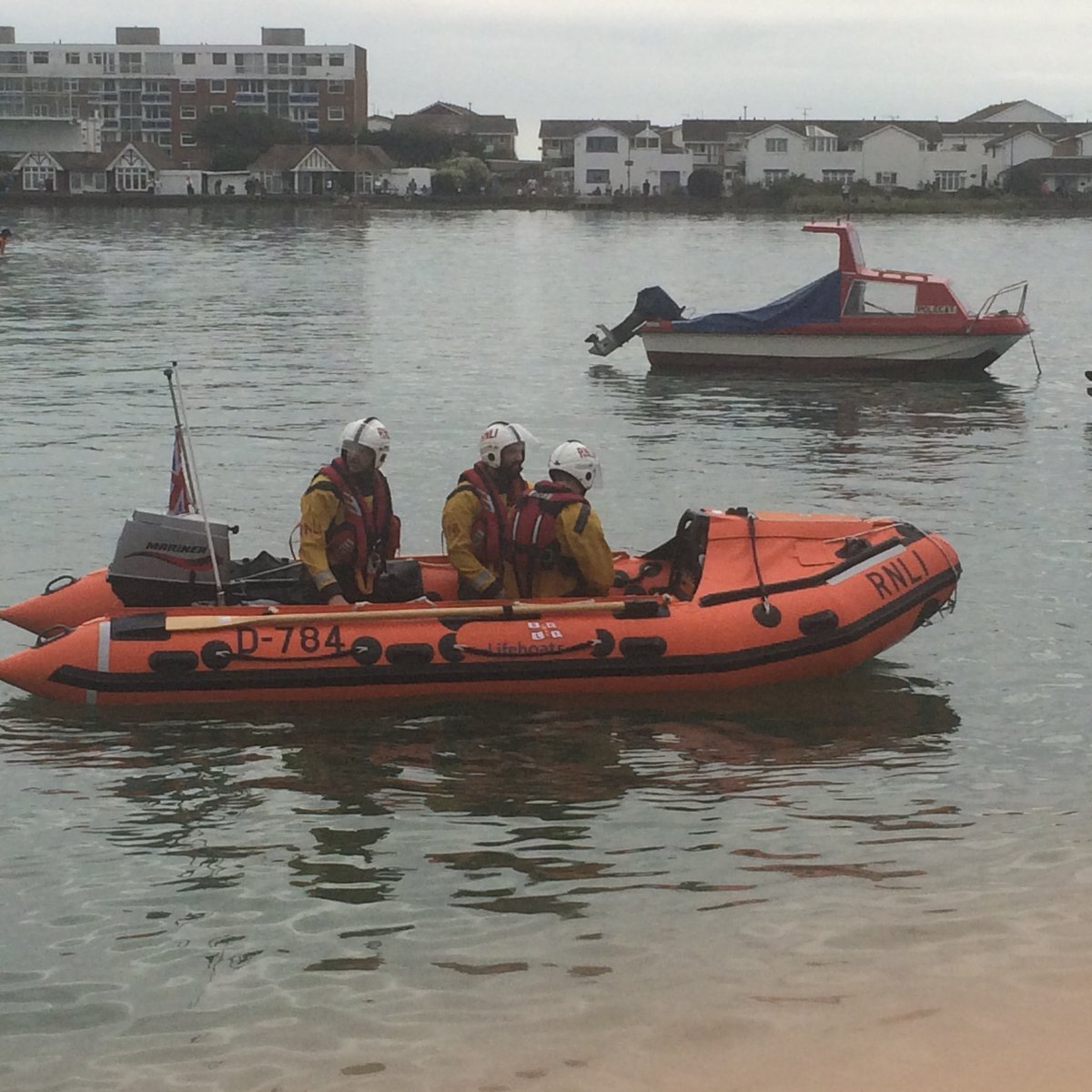 SLifeboatRNLI's tweet photo. Our inshore D class lifeboat has been back on the 💦 today providing safety support to our neighbours @ShorehamRC who are hosting the head of the #RiverAdur race #RNLI #RespectTheWater https://t.co/bVGOUBxLn2