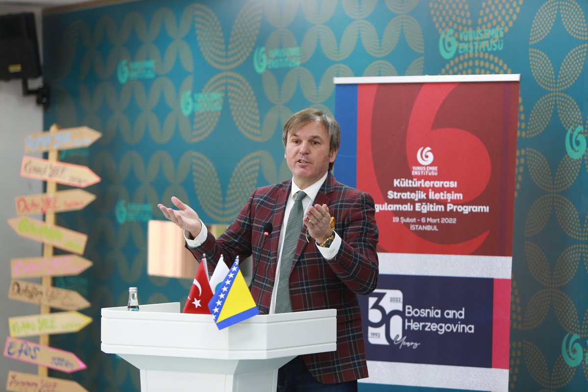 Takvim Gazetesi Genel Yayın Yönetmeni Sn. Ergün Diler "Bosna Hersek: Küresel Düşünceler Yerel Yansımalar" başlıklı konuşmasını gerçekleştirdi ve katılımcılarla deneyimlerini paylaştı. #Bosnia #LoveBosnia #PublicDiplomacy #StrategicCommunication