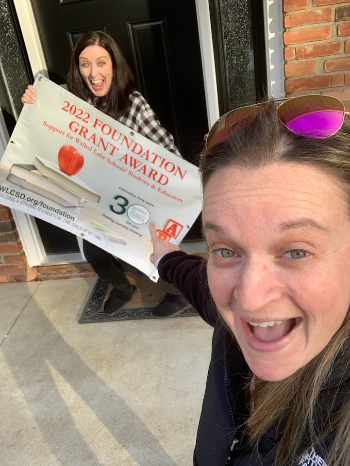 FFEWLCSD's tweet image. FFE 2022 @Dublin Grant Award took to the road!  Thanks @WeAreTheWeckies, one of our super FFE trustees, for this special delivery to your @WalledLkSchools colleague @mrsjennieashley!  Funding for SEL resources &amp;amp; materials. #wleced