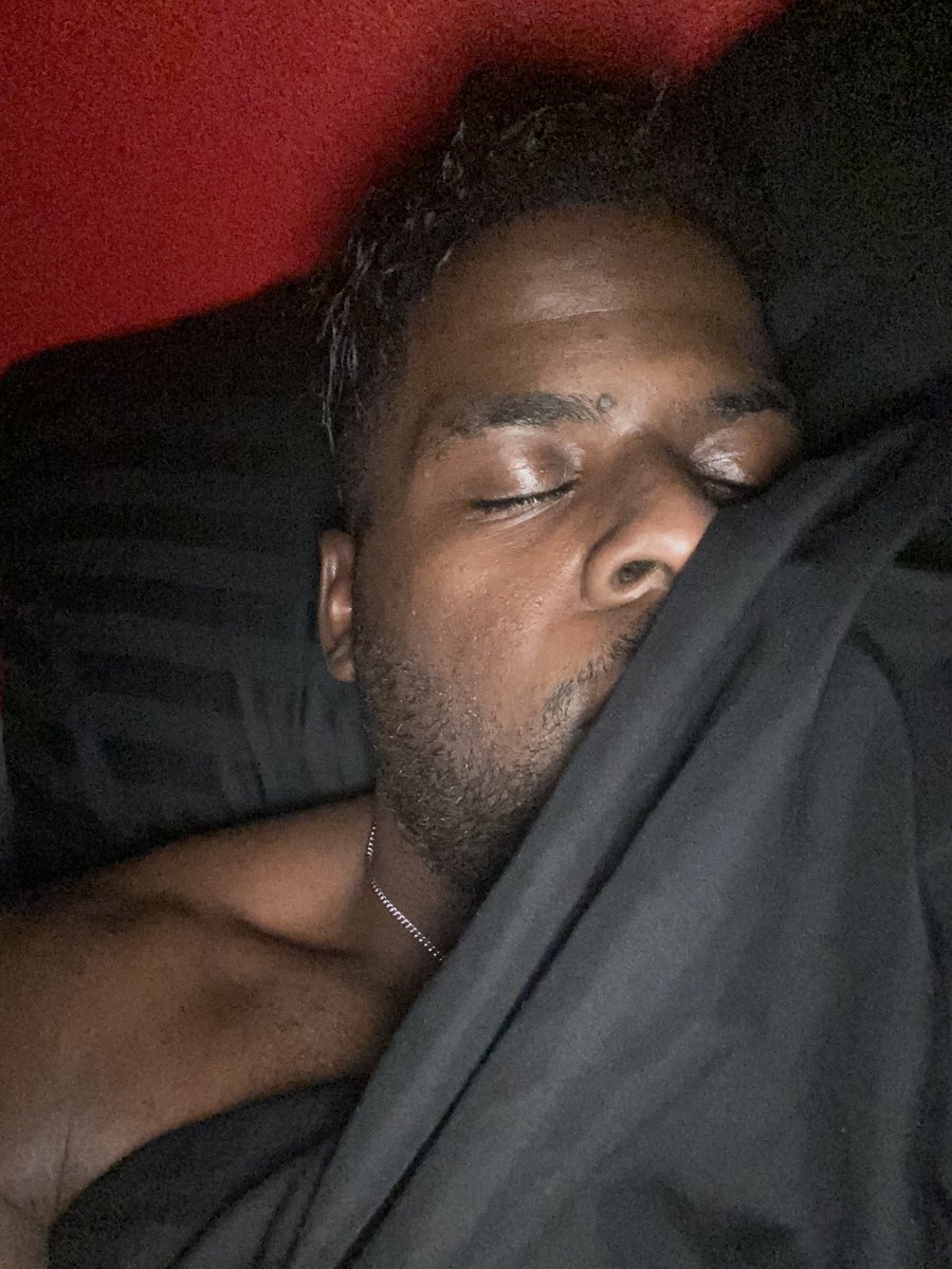 dashawn_dw's tweet photo. How it started🍹😋...How it ended😴😵 https://t.co/Blsq1z0MmG