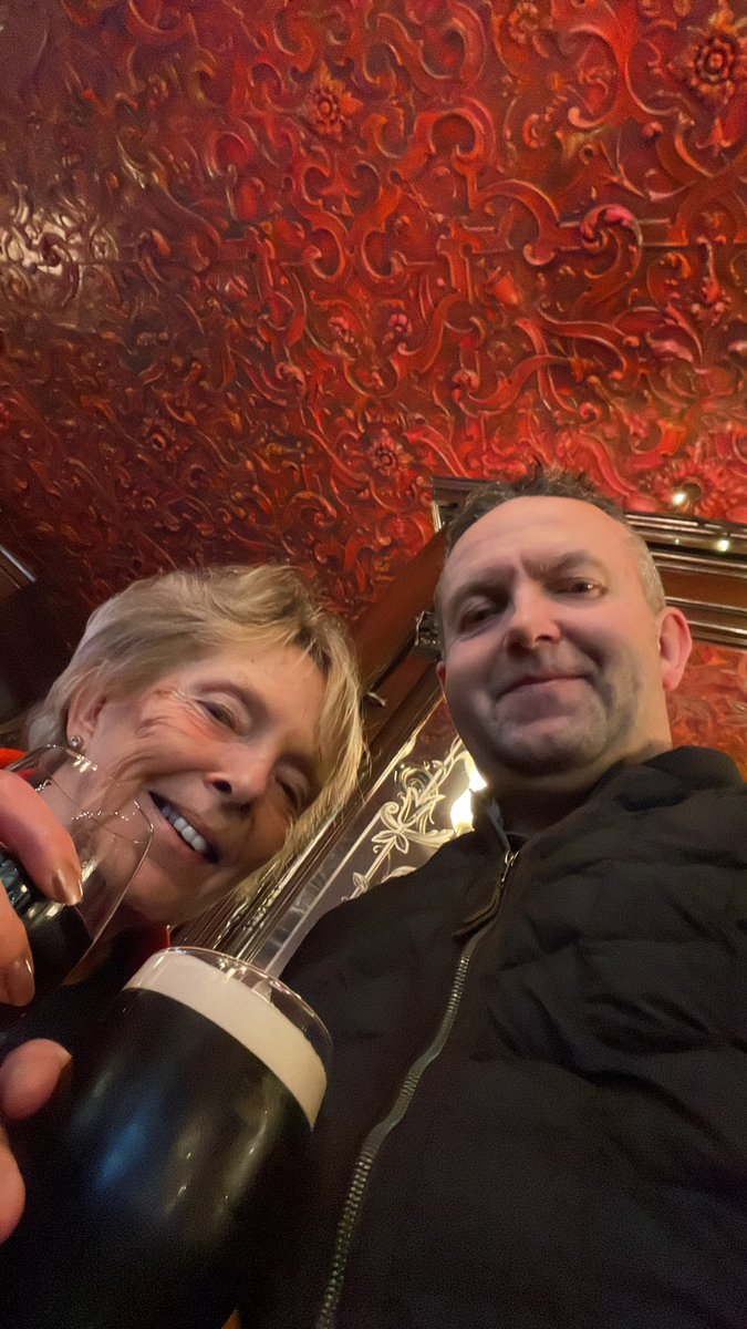 johncrstrachan's tweet photo. Proper London Boozer with me mum! https://t.co/MRznu2iLv2