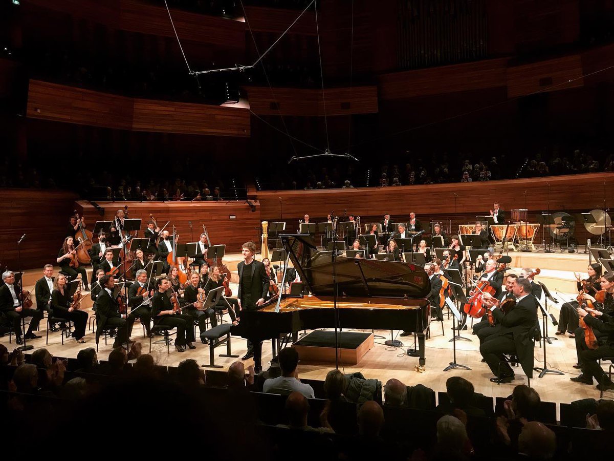 janlisiecki's tweet photo. Tonight, second concert in #Paris - #Grieg with @nationaldefce @manfredhoneck https://t.co/LP9Z3C8y9v