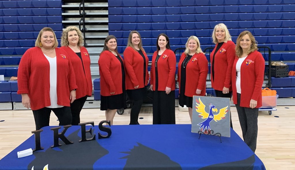 IndianKnollES's tweet photo. The team is all here for the 2022 CCSD job fair! 🎉🥳@CCSDCareers #FirebirdFam https://t.co/mkqXBGukkw