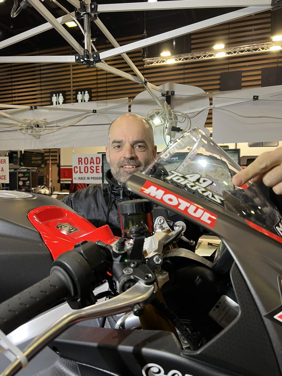 TOLLRacingTeam's tweet photo. ‼️BREAKING NEWS‼️
Nuestro piloto @Torras49 , competirá en Super Twin en el #iomTT por primera vez en su carrera deportiva, nuestros amigos y patrocinadores #Optimark son los culpables.
Dale FAV y RT para que lo sepa todo el mundo!!! https://t.co/WbM0SZFUp0