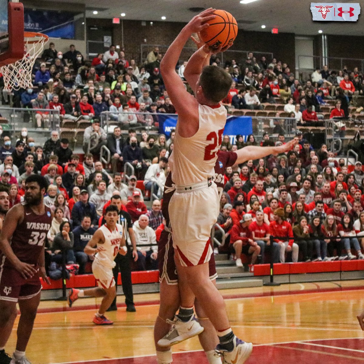 Rise_AboveBball's tweet photo. WPI &amp; #RABAlum John Lowther (@JohnLowther19) were dominant defensively in a first round 77-58 win over Vassar!

“J Low” w/ a game-high 21 PTS for the Engineers 

Round of 32 today vs. Penn St. Harrisburg

#RABFamily #WeAboveMe https://t.co/sGG9sOBxD9