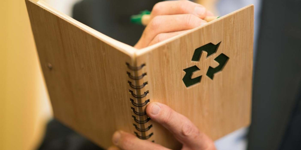 EC_magazine's tweet photo. When one of the worst #FastFashion brands has a dedicated “Sustainability” section on their website, one starts to wonder where the effort ends and #greenwashing begins... 

@BanannaPlanet gives us her top tips on how to start your #sustainability journey: https://t.co/JsTmcWAA8L https://t.co/Bz15MA7D0j