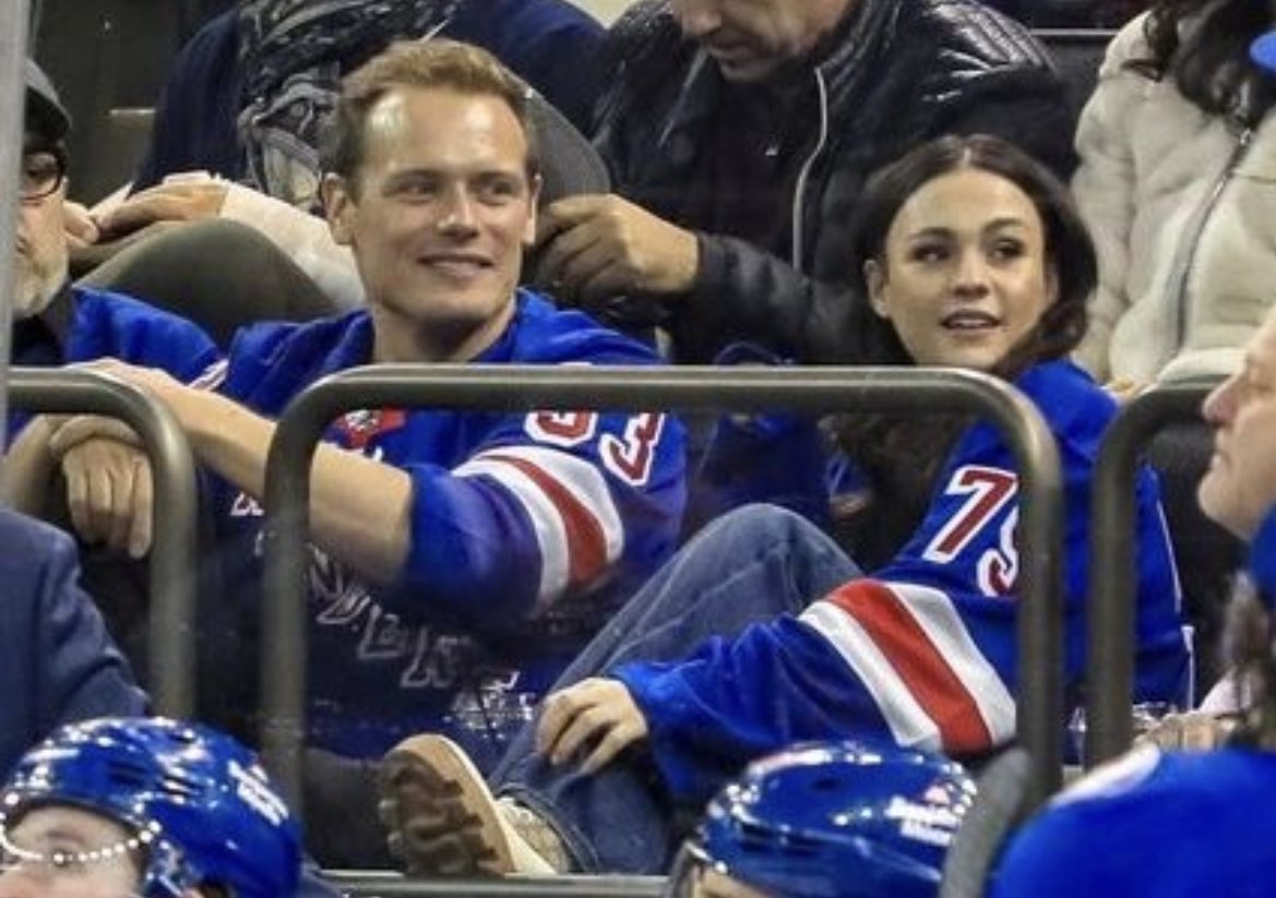 ladybay8's tweet photo. #Outlander stars Sam Heughan and Sophie Skelton enjoying the Rangers/Devils game tonight here at the Garden 🗽
Thanks for sharing #DannyWild on FB
#SamHeughan #SophieSkelton 
@NYRangers https://t.co/RspZcZQjpy