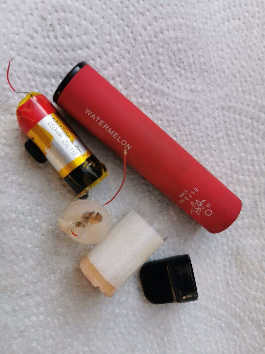 Thomas aus M. (@deal2happy) on Twitter photo Warum trinke ich aufgrund des Strohhalmverbots aus einer Klopapierrolle, um dann sowas auf der Straße zu finden?
(Zerlegt habe ich es)
<a href="/UmweltHessen/">Ministerium für Landwirtschaft und Umwelt Hessen</a>
Eine elektronische Einwegzigarette oder was auch immer
Anstatt bestehendens zu verbieten sollte man sowas gar nicht zulassen!🤷♂️🤦♂️ Warum trinke ich aufgrund des Strohhalmverbots aus einer Klopapierrolle, um dann sowas auf der Straße zu finden?
(Zerlegt habe ich es)
<a href="/UmweltHessen/">Ministerium für Landwirtschaft und Umwelt Hessen</a>
Eine elektronische Einwegzigarette oder was auch immer
Anstatt bestehendens zu verbieten sollte man sowas gar nicht zulassen!🤷♂️🤦♂️