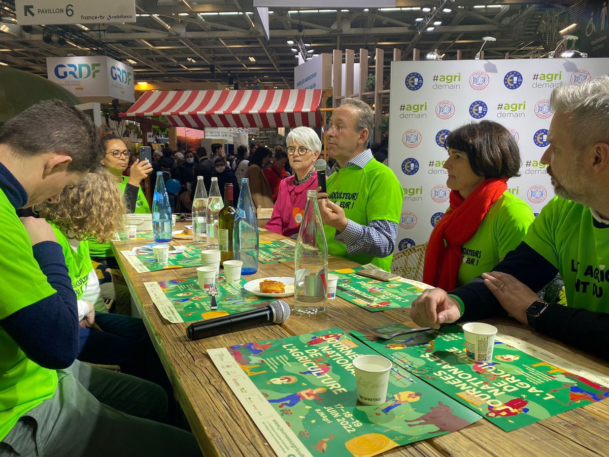 Sur le stand #agridemain, place à la #solidarité avec @Agrisontducoeur 
#SIA2022 #siadesretrouvailles