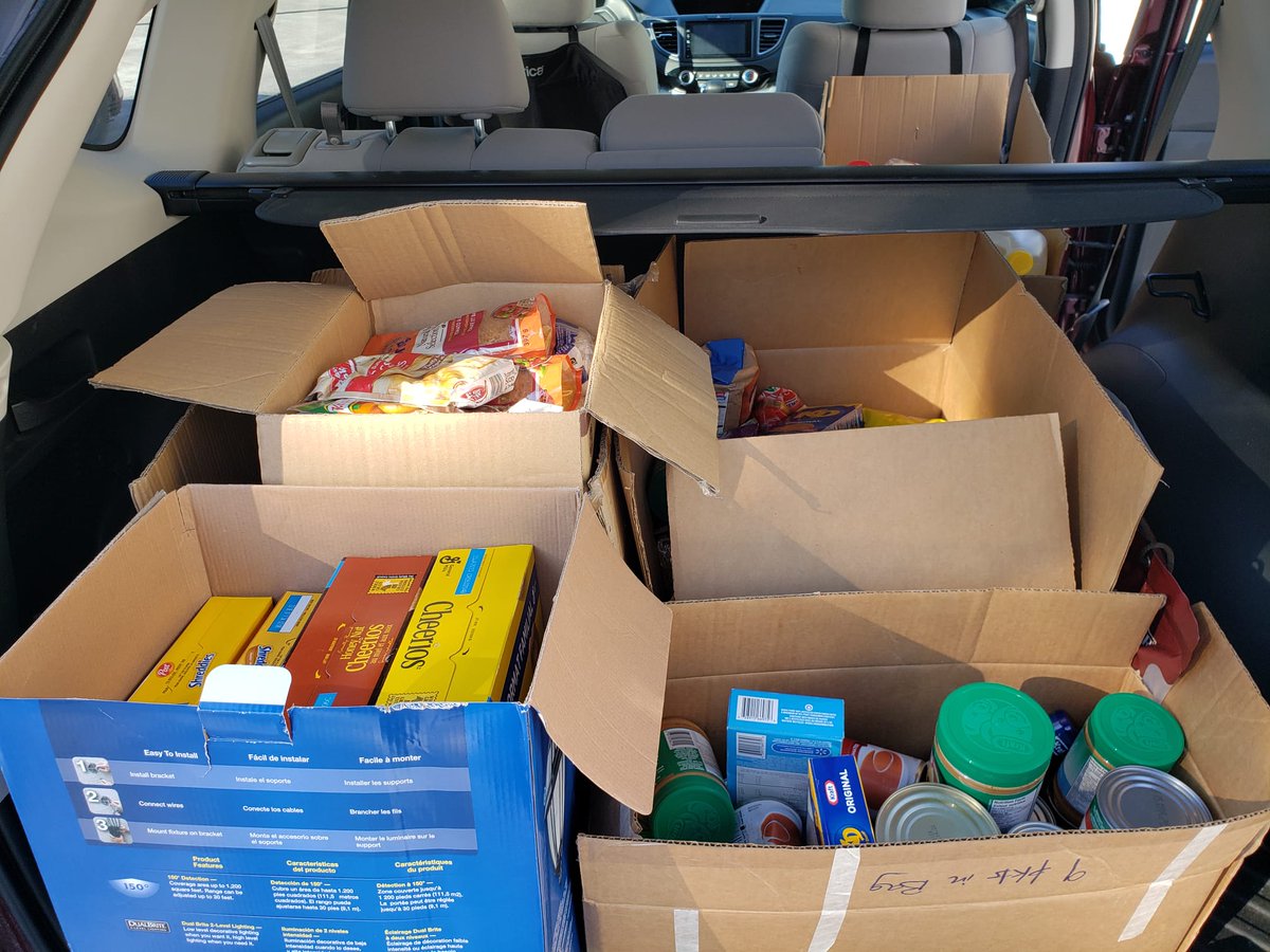 Bohras_Canada's tweet photo. In partnership with @360kids_york and @projectrisedb, the @Dawoodi_Bohras of @YorkRegion held a food bank collection to help those in need. Our volunteers donated non-perishable food items, warm clothes and other essentials to support children and youth in our community. https://t.co/I8nZdSL4h2