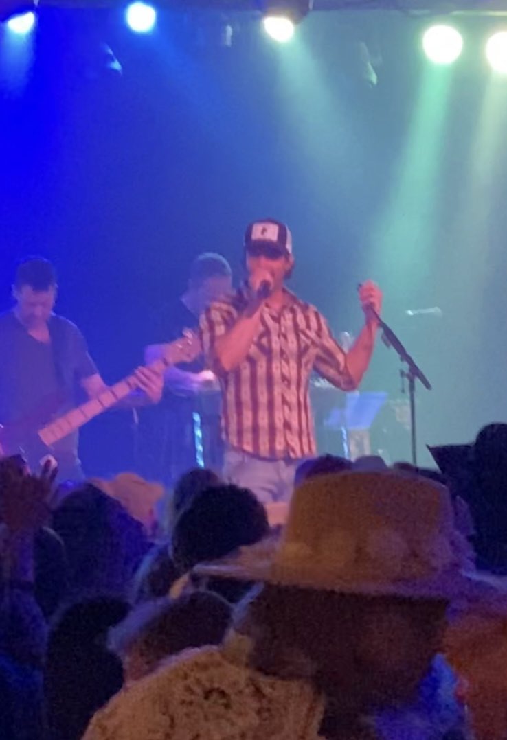 ShannonLWarner's tweet photo. Fun night w/great friends!
#lotsofdancing
#warrengarrett
#eastoncorbin https://t.co/jHGn3MazR8