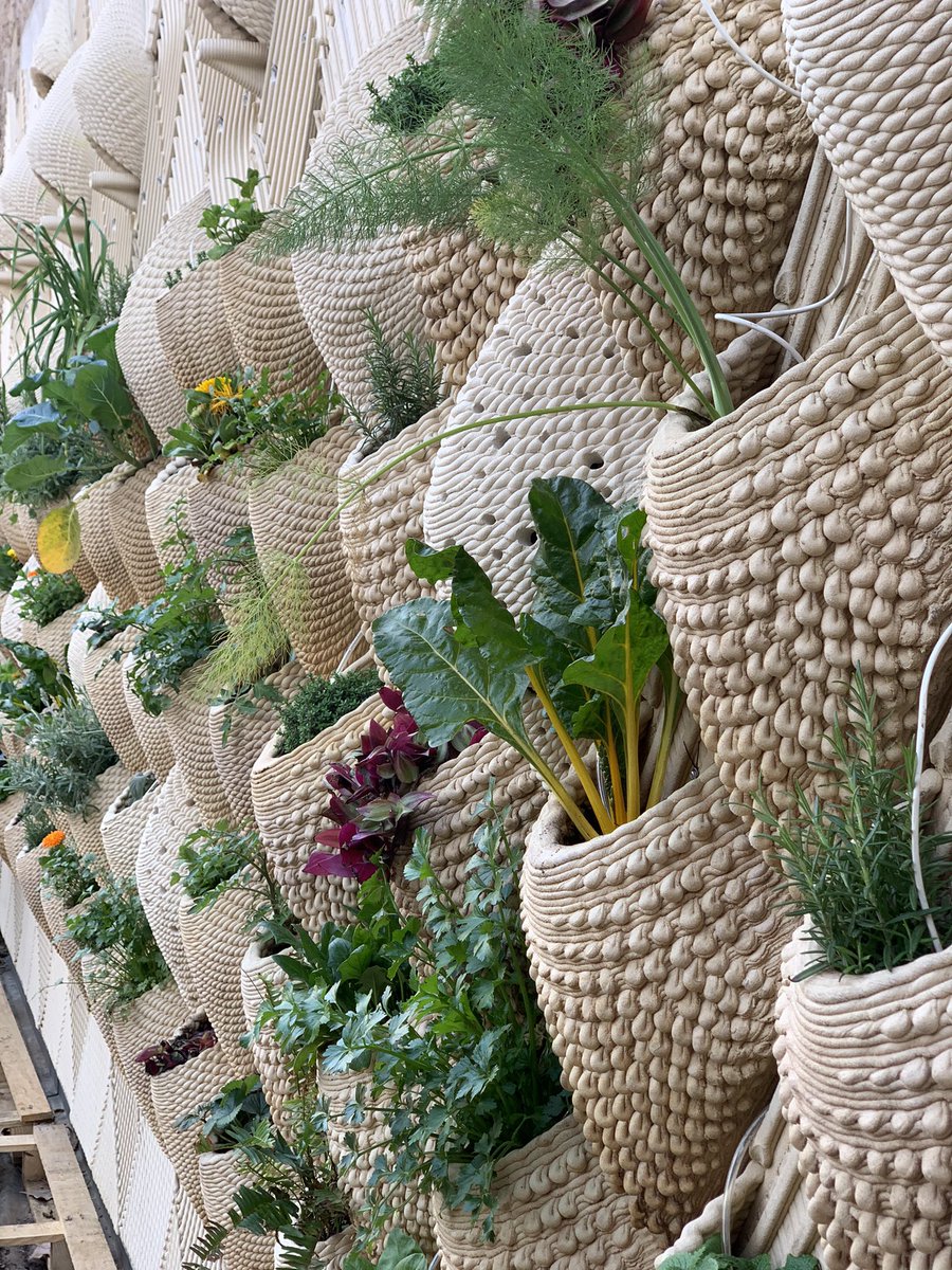 Espectacular la feina del <a href="/IAAC/">IAAC</a> <a href="/ChiaraFarinea/">Chiara Farinea</a> <a href="/AretiMark/">Areti Markopoulou</a> <a href="/vicenteguallart/">Vicente Guallart</a> i equip en una solució innovadora per interseccionar fabricació digital i natura, energia i sostenibilitat. Amb la implicació de <a href="/eixpereiv/">Taula Eix Pere IV</a> <a href="/connecthort/">Connecthort</a> <a href="/PoblenouAVV/">AVV del Poblenou</a> en el co-disseny i la implementació