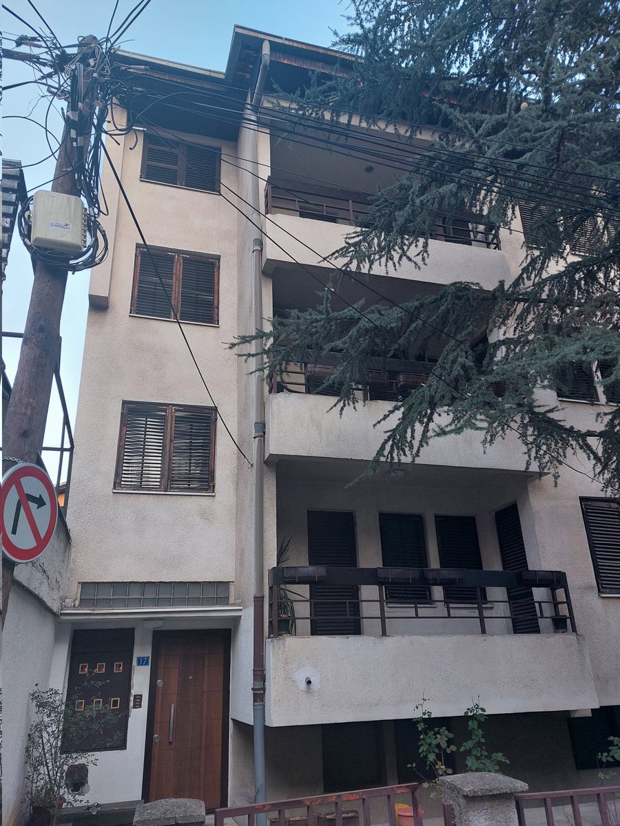 Се продава куќа кај ОУ Песталоци во Центар.
Инфо на 071346613