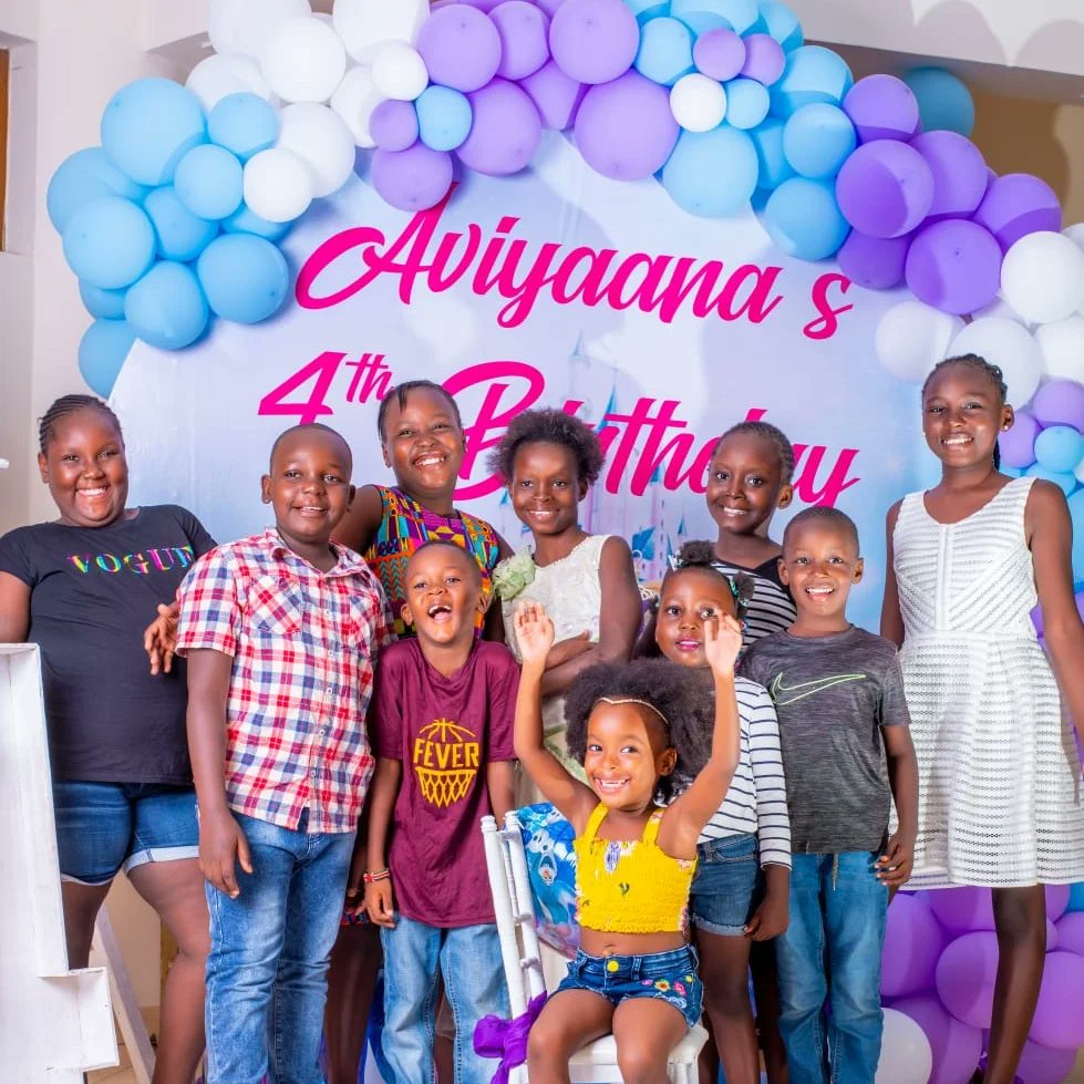 BeeGlamEvents's tweet photo. Be strong like Elsa. Be positive like Anna. Be selfless like Kristoff. Be happy like Olaf βοΈβοΈ #BeeGlamEvents #frozen #disneyfrozenparty #themedbirthday #eventdecor #eventplannerkenya #events https://t.co/1KQeUTERBS
