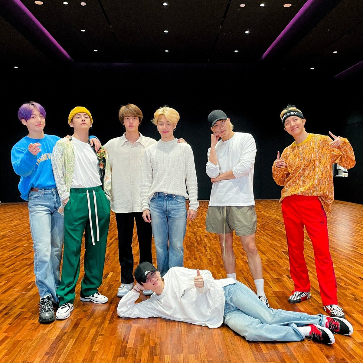 UniversBTS_'s tweet photo. 📰| O Brasil foi o país com mais streams diários no BTS no Spotify em 04.03!

#1. Brasil —  946.722 🇧🇷
#2. Japão — 640.187 🇯🇵

QUASE UM MILHÃO DE STREAMS B-ARMY, ISSO É INCRÍVEL! 💜🔥

🦊 @BTS_twt #BTSARMY https://t.co/k6rP3oXkyU