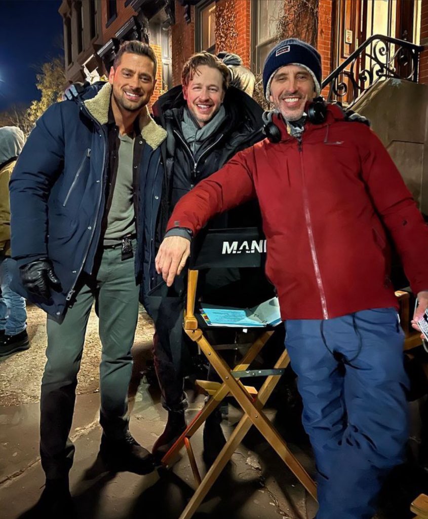 wildfantasizer's tweet photo. this team… @JR8Ramirez @JoshDallas @jeff_rake J3!!! 🙌
just cant wait to see this episode. gonna be awesome!!!! #DirectorJosh #Manifest #ManifestNetflix #ManifestSeason4 https://t.co/YoBHw45buA