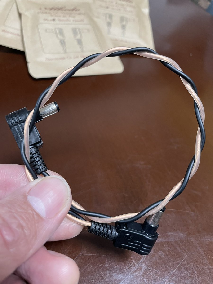 eiching_bass's tweet photo. お世話になっているSOUND BASEにてSugiを2ボリュームからマスターボリューム、PUバランサーに改造。いつもありがとうございます(^^)
そしてAlbedoのDCケーブルHodosをMNGしました!これ、、やべぇのよ。
比較動画やるのでお楽しみに♫
#SOUNDBASE
#Albedo
#Hodos
#Sugi
#DCケーブル https://t.co/INgIE39kIw
