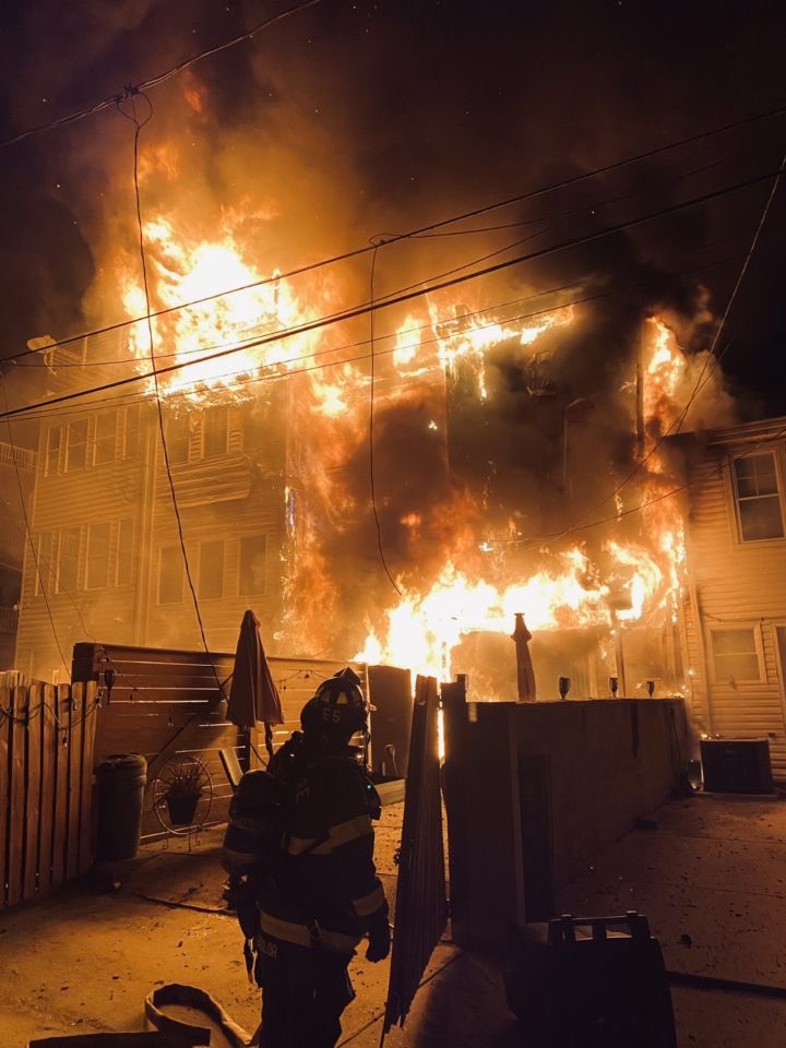 BCFDL734's tweet image. Around 5 this morning, #BMORESBravest battled a 2 alarm fire in the 1200 block of S Highland Av 21224 #Canton. Several row homes were on fire. #BCFDEMS treated &amp;amp; transported 4 seriously injured civilians. #BCFDFIB is investigating the cause.