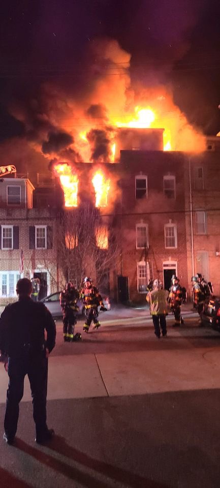 BCFDL734's tweet image. Around 5 this morning, #BMORESBravest battled a 2 alarm fire in the 1200 block of S Highland Av 21224 #Canton. Several row homes were on fire. #BCFDEMS treated &amp;amp; transported 4 seriously injured civilians. #BCFDFIB is investigating the cause.
