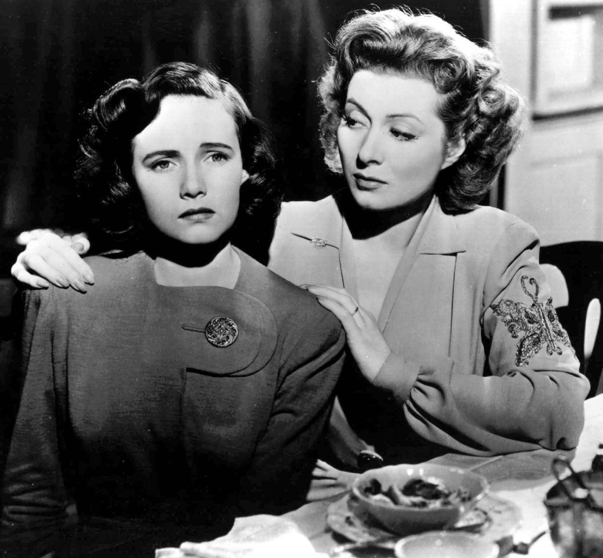 Nave ハリウッドの女優テレサ ライト 1918 05 は今日3月6日が忌日 アカデミー助演女優賞受賞の ミニヴァー夫人 42ワイラー 主演した傑作 疑惑の影 43ヒッチコック 男たち 50ジンネマン 暗黒の鉄格子 53シーゲル 他 T Co