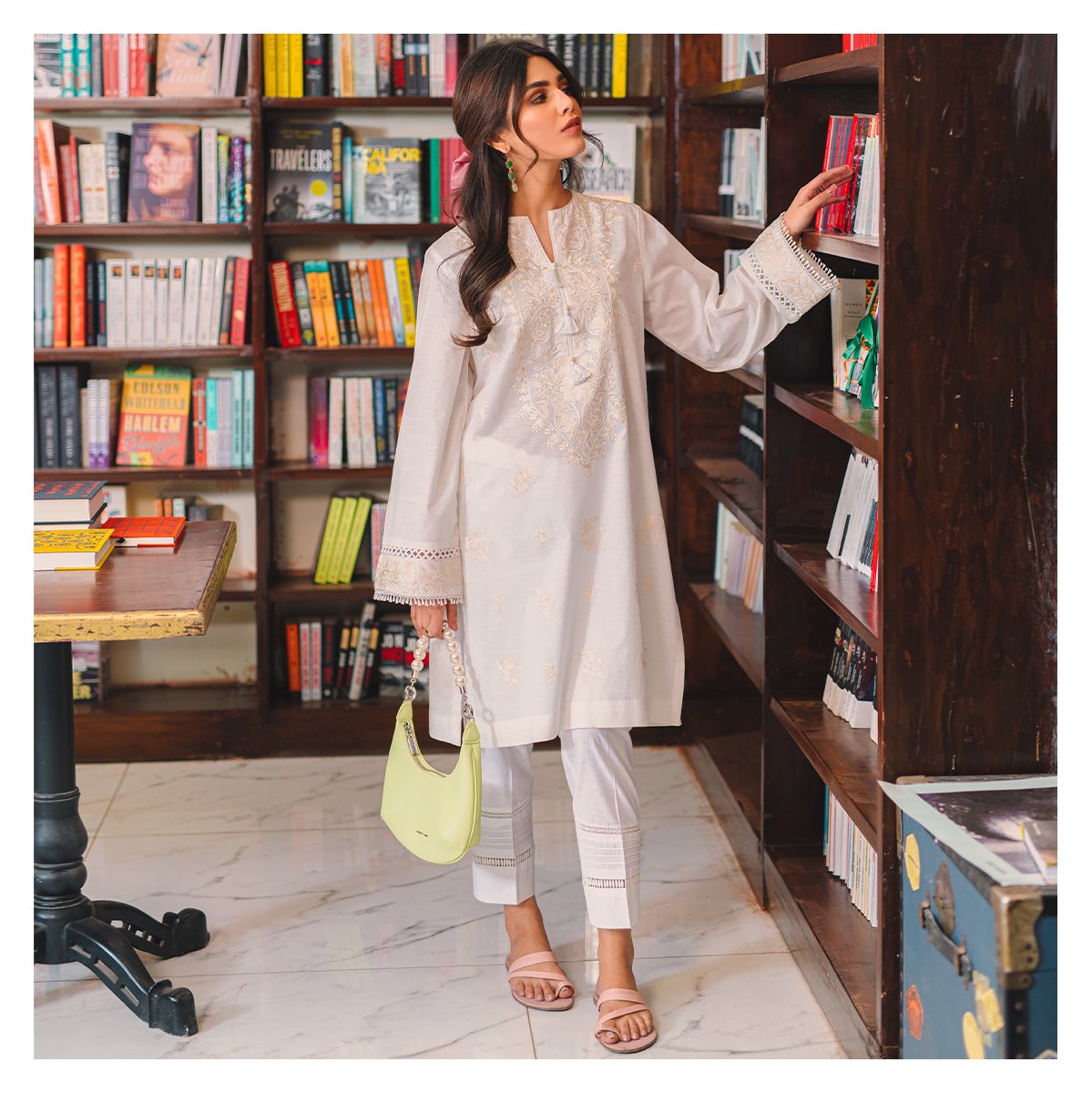 beyondeast_pk's tweet photo. Minimal style with a personal touch. π€
Working Chic // Beyond East
Launching on 7th March in-stores & online.
#BeyondEast #WorkingChic #SpringSummer22 #Pret https://t.co/SSKFDdjybK