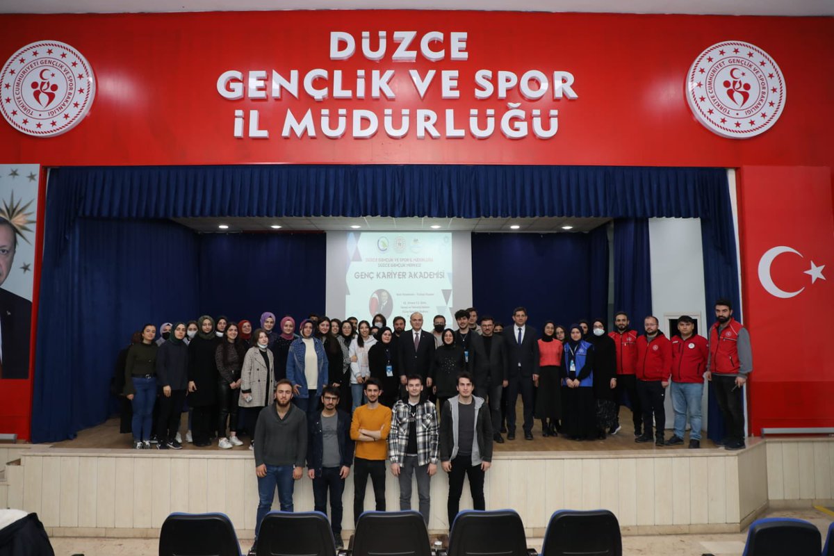 Dr_Faruk_Ozlu's tweet photo. Gençler sordu, biz yanıtladık

Düzce Gençlik ve Spor İl Müdürlüğü’nün düzenlediği “Genç Kariyer Akademisi”nin konuğu oldum.

Pırlanta gibi gençlerimizle; sanattan eğitime, spordan teknolojiye kadar hayata dair keyifli bir sohbet gerçekleştirdik.

Her zaman yanınızdayım
gençler☺️ https://t.co/RPZDspTMpy