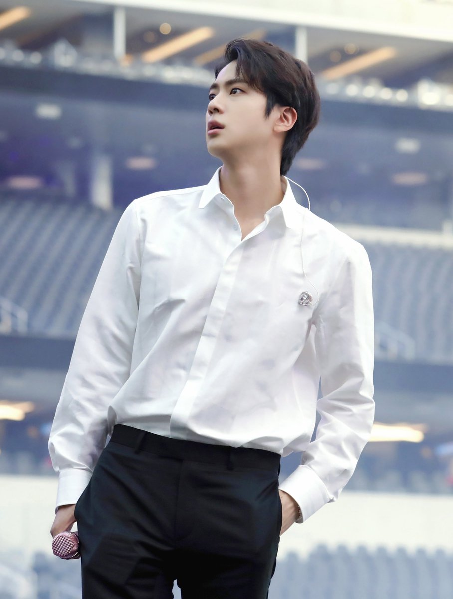 seokjinfile's tweet photo. kim seokjin, a prince https://t.co/ner55qsWrX