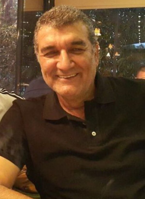 Hayatta ,sayesinde çok şey öğrendiğim sevgili Tekin abimizi kaybettik .Allah rahmet eylesin tüm Vanımızın başı sağolsun