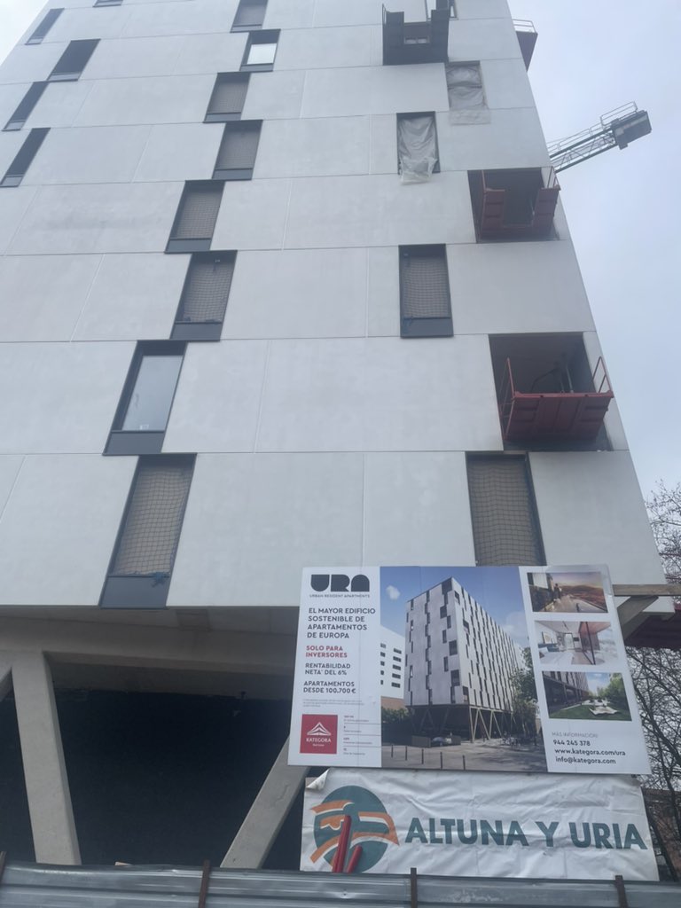 Zer0617's tweet photo. Orgullosos de nuestro gran equipo! Excelente resultado en la prueba blowerdoor del mayor edificio sostenible de apartamentos de Europa.  Gracias a @kategoraspain @adelina_uriarte y Altuna y Uria por confiar en nosotros para realizar este complicado trabajo de hermeticidad Passiv. https://t.co/FfdlKpg4ej